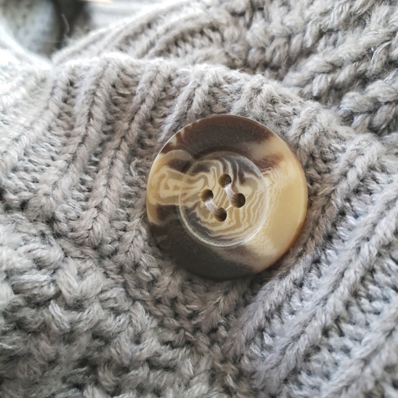 Contemporary Gray Sweater Size Small NEW! - Picture 13 of 16